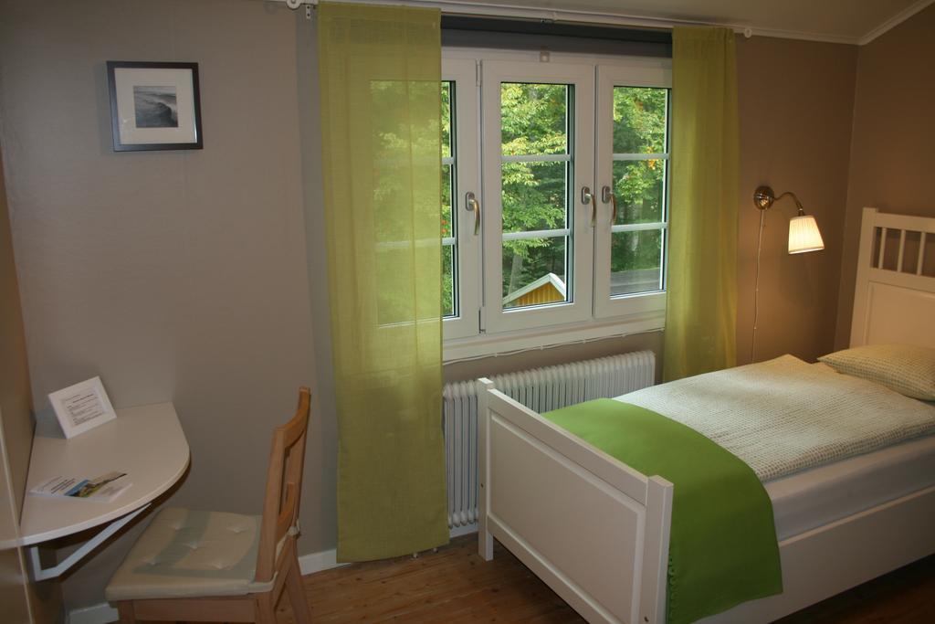 Hotel & Pensionat Bjoerkelund Stenbrohult  الغرفة الصورة
