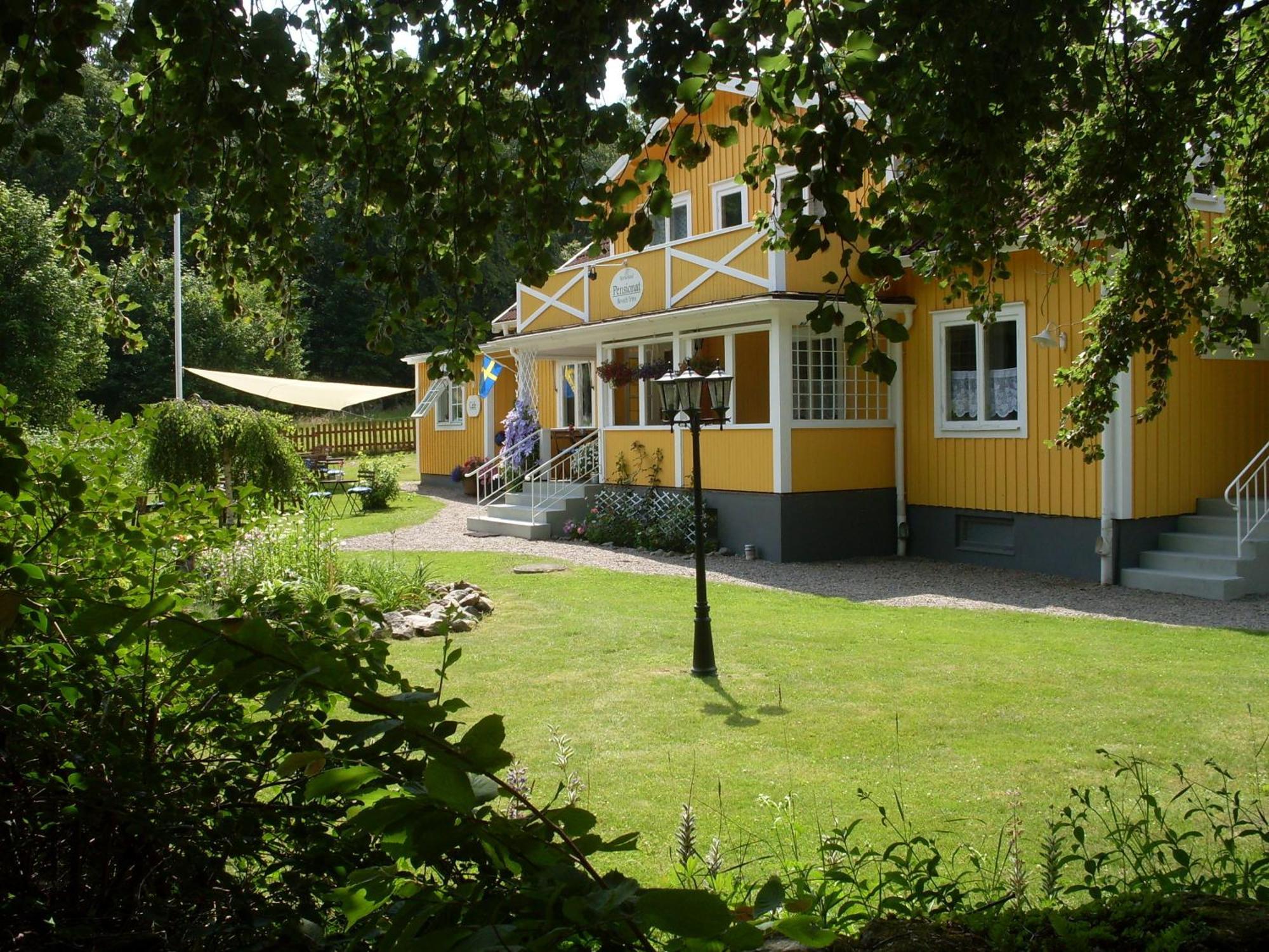 Hotel & Pensionat Bjoerkelund Stenbrohult  المظهر الخارجي الصورة