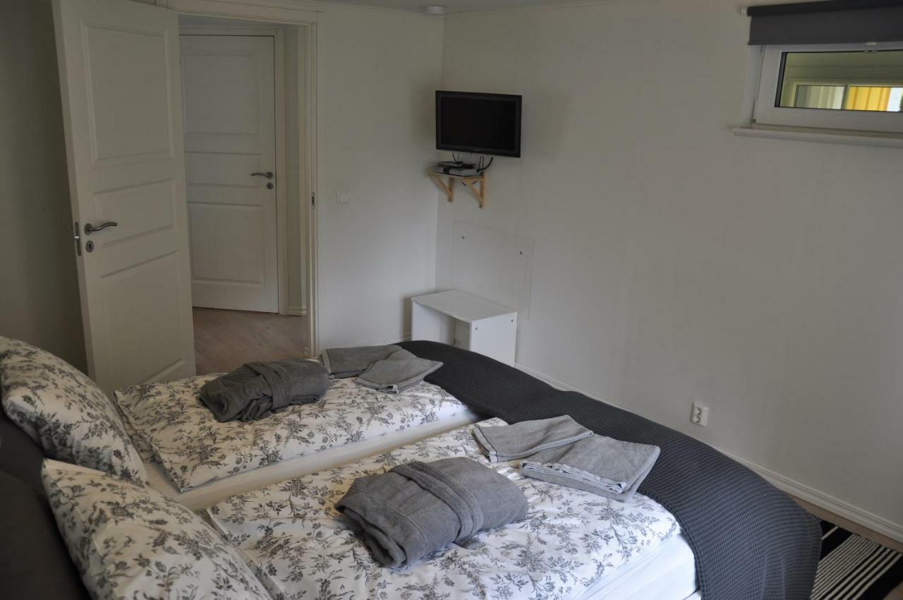 Hotel & Pensionat Bjoerkelund Stenbrohult  المظهر الخارجي الصورة